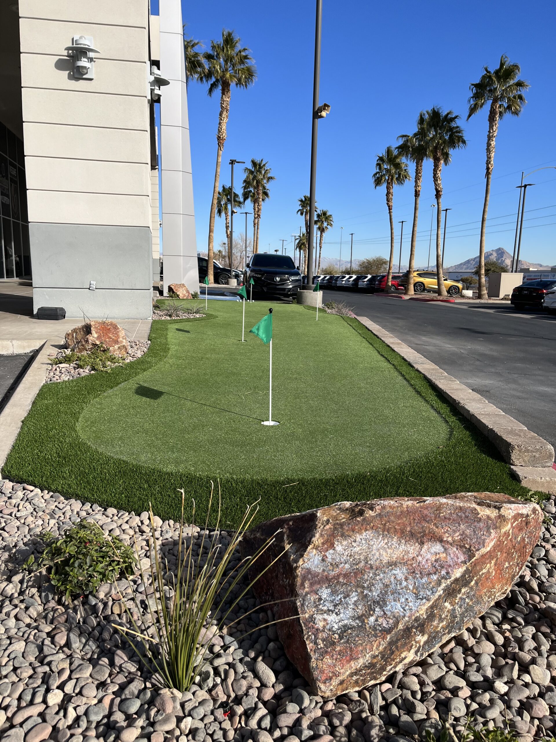 A golf hole with a green on the side of it.